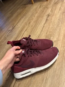 Nike Air Max Tavas gr. 42,5 burgunderrot