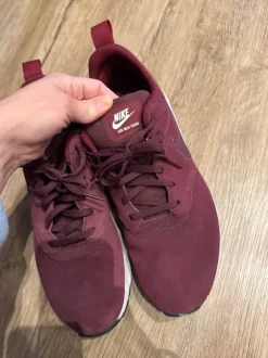 Nike Air Max Tavas gr. 42,5 burgunderrot