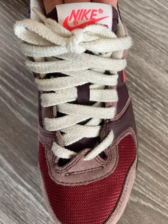 Nike air swoosh