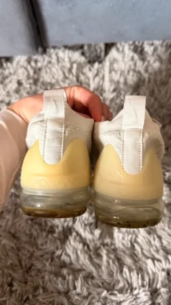 Nike Air VaporMax Flyknit beige