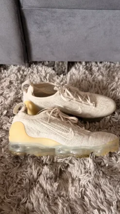 Nike Air VaporMax Flyknit beige