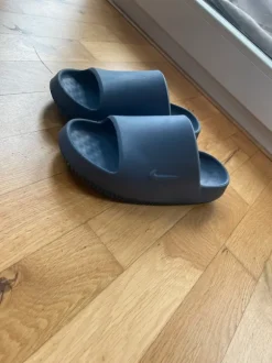 Nike Calm Slides 2.0 blau 44