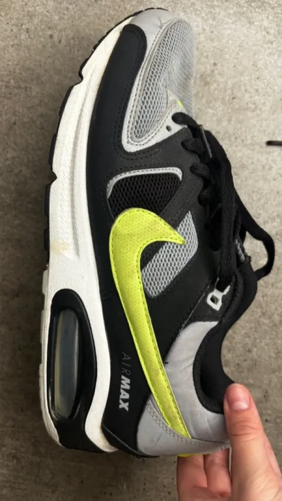 Nike command sneaker