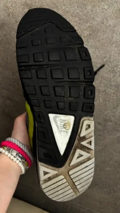 Nike command sneaker