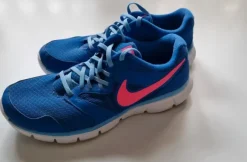 Nike Damen Turnschuhe Größe 42.5