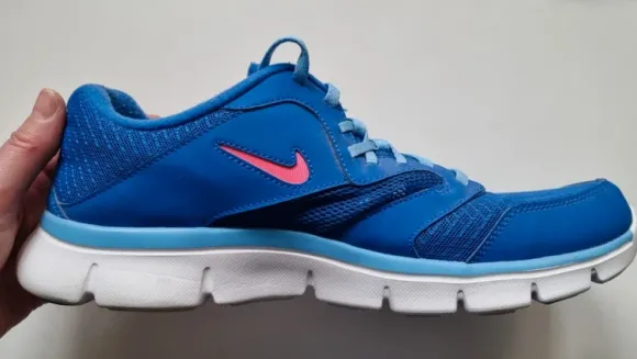 Nike Damen Turnschuhe Größe 42.5