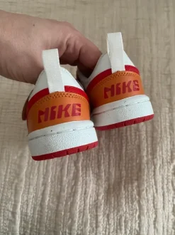 Nike Kinderschuhe Größe 27,5