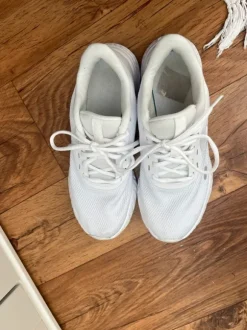 Nike Laufschuhe weiß