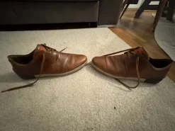 Nike Lederschuh braun