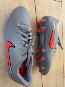 Nike Legend 10 Club FG/MG 40,5 Neu