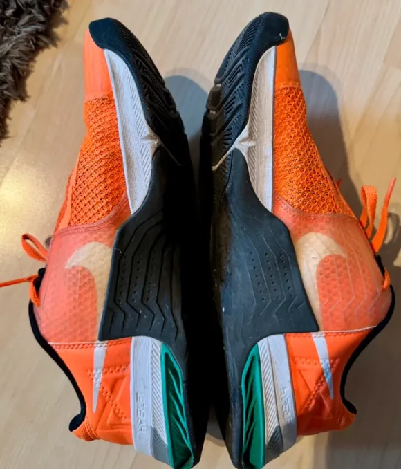 Nike Metcon Sportschuhe Gr. 44 in leuchtendem Orange