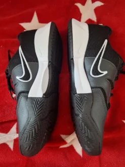 Nike outdoor Tennisschuhe neu 39