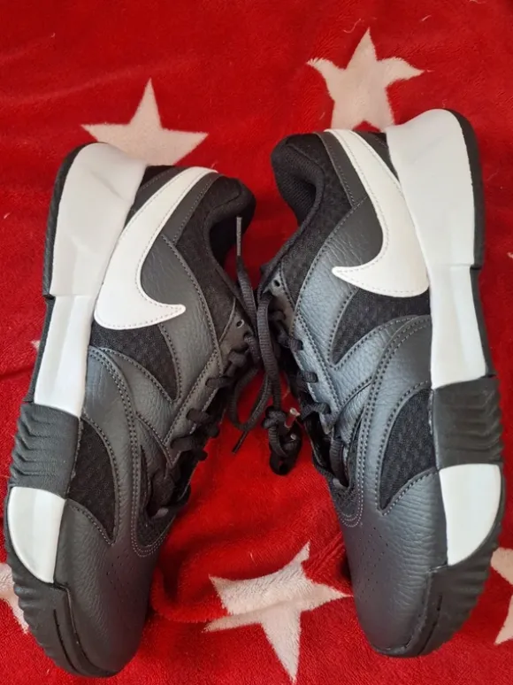 Nike outdoor Tennisschuhe neu 39