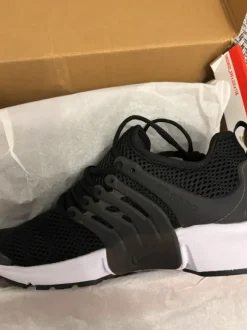 Nike Presto 40 Schwarz/Weiß NEU
