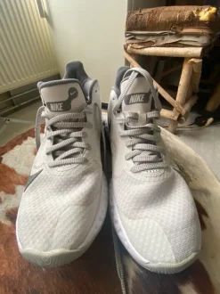 Nike renew size 9/42,5