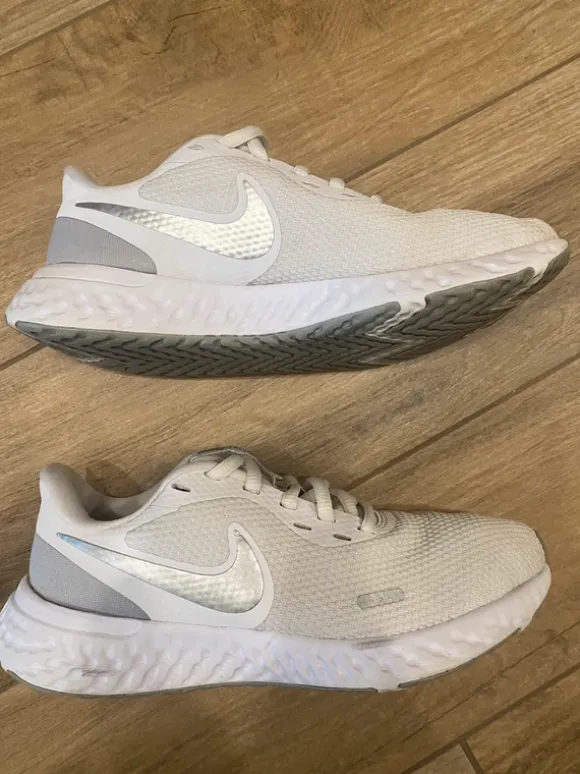 Nike Revolution 5