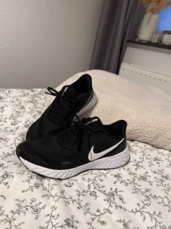 Nike Revolution 5 Laufschuh