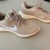 Nike Revolution hardloopschoenen size 40