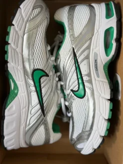 Nike Schuhe Air Max Moto 2K