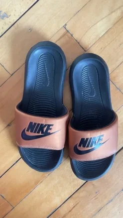 Nike schwarz braun Sandalen Sommer Strand Größe 7 / XS / 41