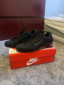 Nike Shox Z- Trendy Sneakers