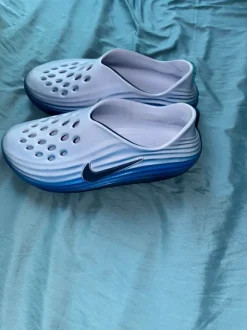 Nike slides