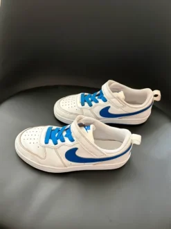 Nike Sneaker / Turnschuhe Gr. 33
