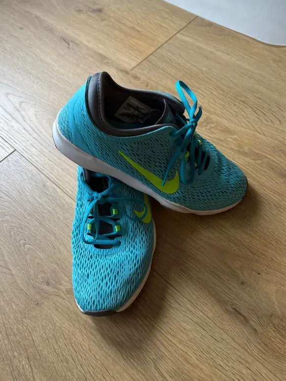 Nike Sneaker Trainingsschuhe Laufschuhe Zoom Fit
