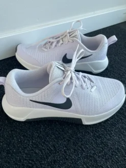 Nike sneaker wit maat 40,5