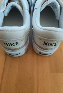 Nike Sportschuhe Turnschuhe weiß Gr. 44