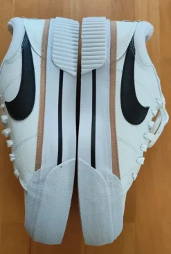 Nike Sportschuhe Turnschuhe weiß Gr. 44