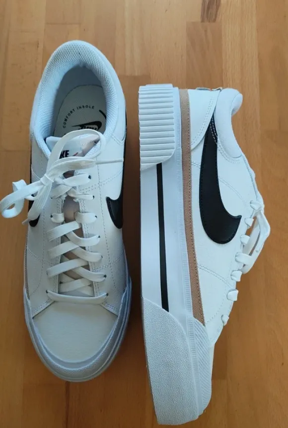Nike Sportschuhe Turnschuhe weiß Gr. 44