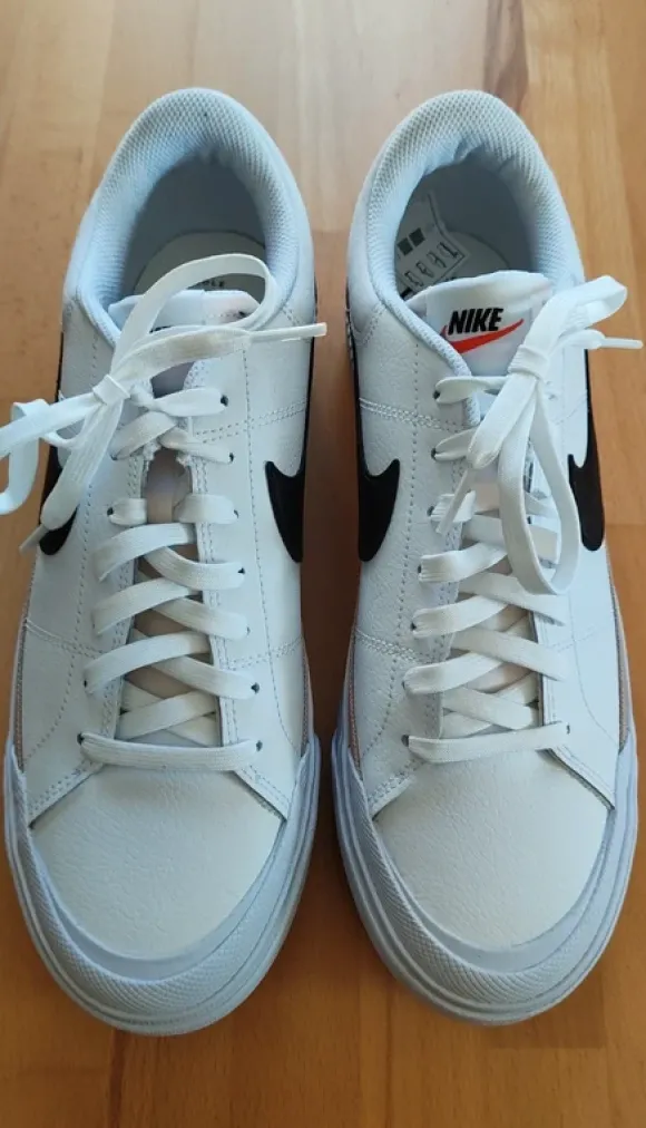 Nike Sportschuhe Turnschuhe weiß Gr. 44