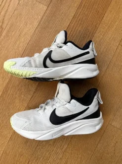 Nike Turnschuhe Gr. 29,5 weiß Sneaker