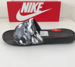 Nike Victori One Slide Print Herren Badeschuhe Gr. 40 Schwarz/Grau/Weiß – Neu mit Karton 🖤