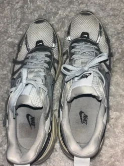 Nike V2K Run Weiß Silber Grau EU 41