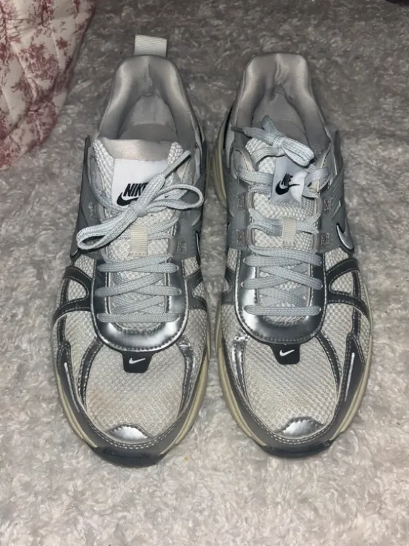Nike V2K Run Weiß Silber Grau EU 41