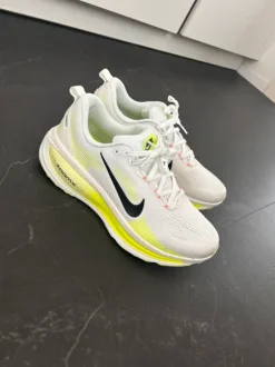 Nike Vomero 18 hardloopschoenen maat 42,5 in goede staat