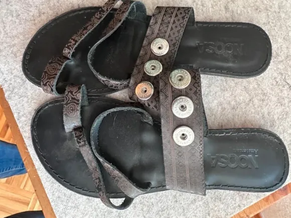 Noosa Zehensteg Sandalen Größe 38