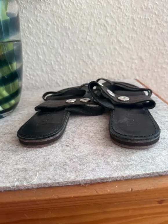 Noosa Zehensteg Sandalen Größe 38