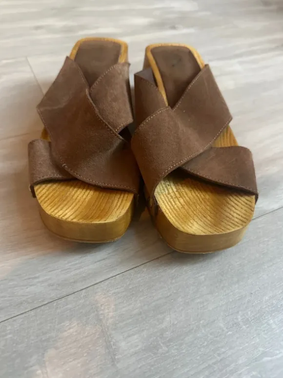 Notre V sandaaltjes mt 40