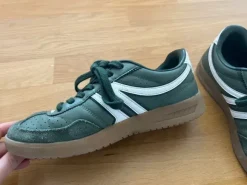 Oliv grüne Sneaker gr 39