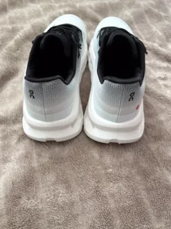 On Cloud sneakers maat 43
