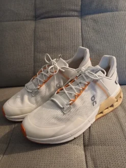 On Sneaker Gr. 42 / 27 cm weiß