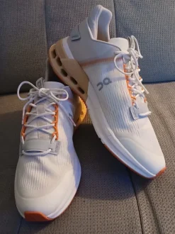 On Sneaker Gr. 42 / 27 cm weiß