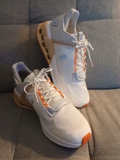 On Sneaker Gr. 42 / 27 cm weiß