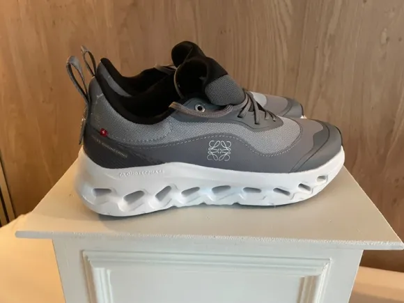 Oncloud X Loewe cloudtilt 2.0 grijs nieuw