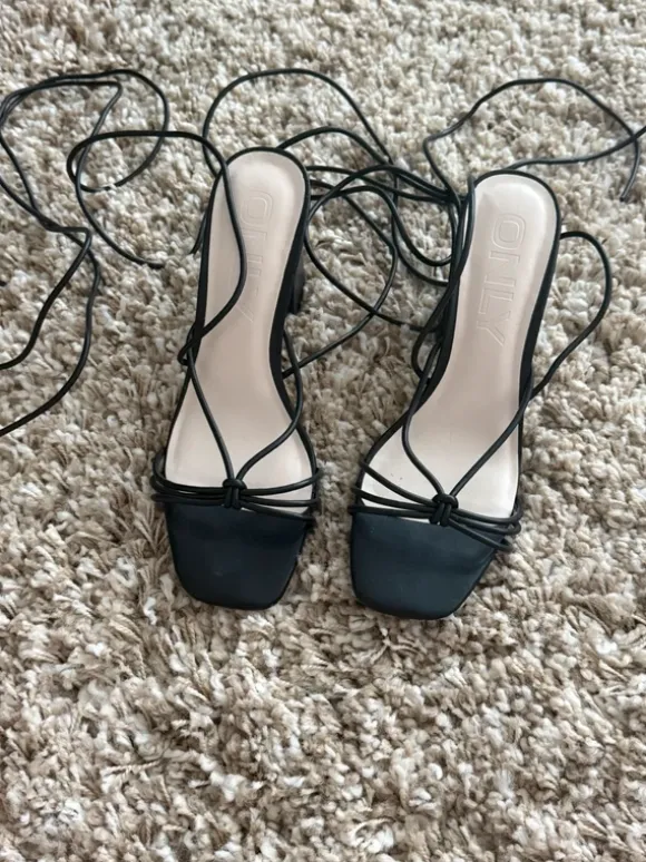 ONLY Sandalen zum schnüren