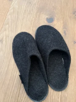 Original Giesswein Pantoffel, Hausschuhe, Größe 47, Schwarz