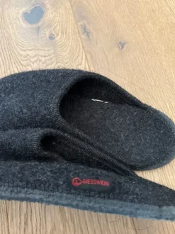Original Giesswein Pantoffel, Hausschuhe, Größe 47, Schwarz